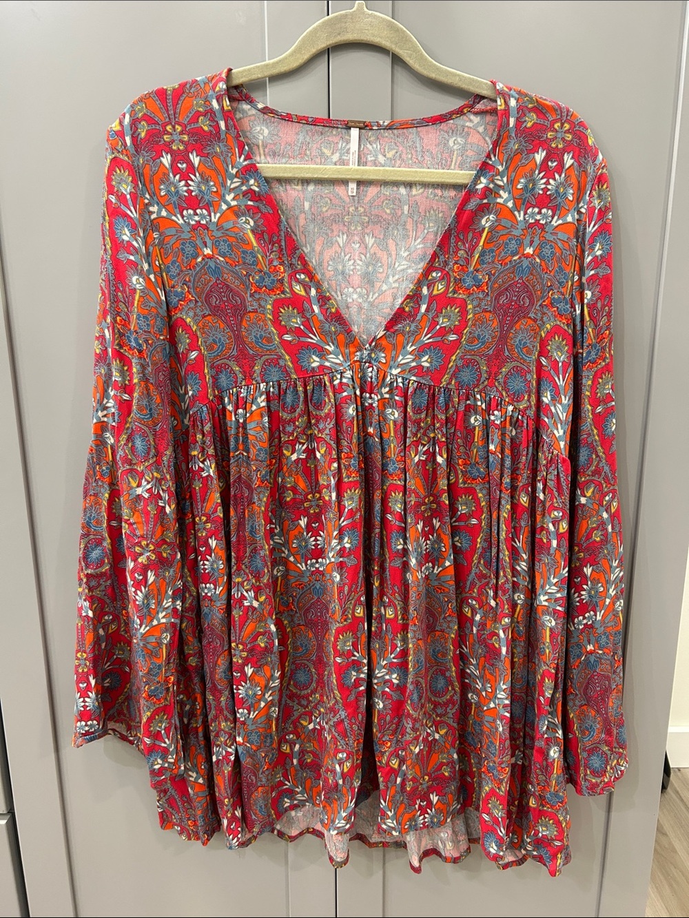 Free People Red Paisley Deep V Neck Babydoll Tunic Top Boho Long Sleeve Size XS